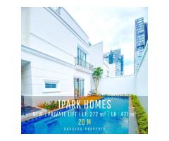 Townhouse Mewah dengan Kolam Renang & Lift Pribadi Siap Huni