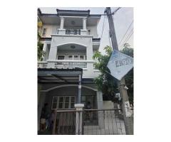 ให้เช่าทาวน์โฮม 3 ชั้น 35 ตร.ว. หลังมุม ย่านลาดพร้าว 47 เขตวังทองหลาง