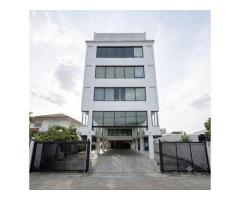 ให้เช่าอาคารสำนักงาน 4 ชั้น 235 ตร.ว. พร้อมโกดัง ย่านลาดพร้าว 71 ใกล้